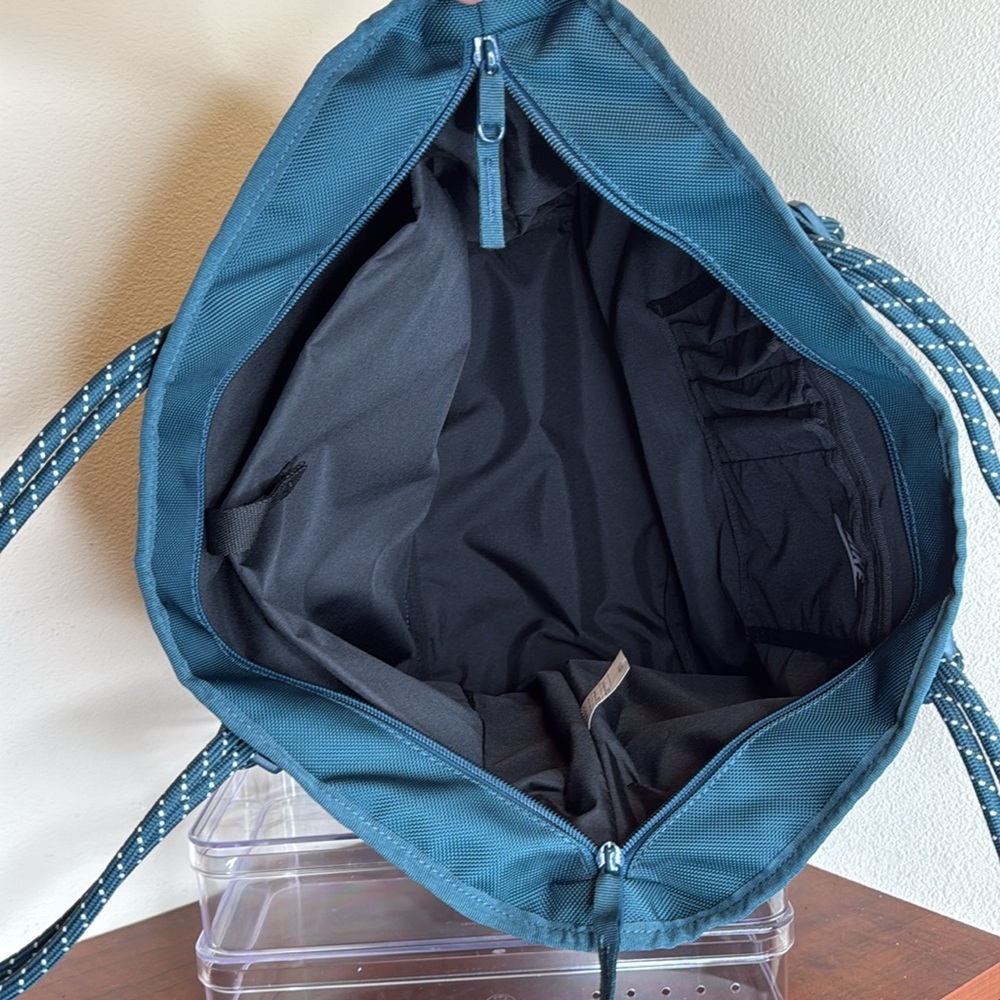 NWOT NIKE Stylish Dark Teal Tote Bag - Picture 4 of 12